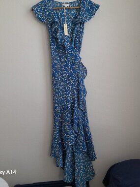 Max Studio summer dress; rap around ties to the side; size: S